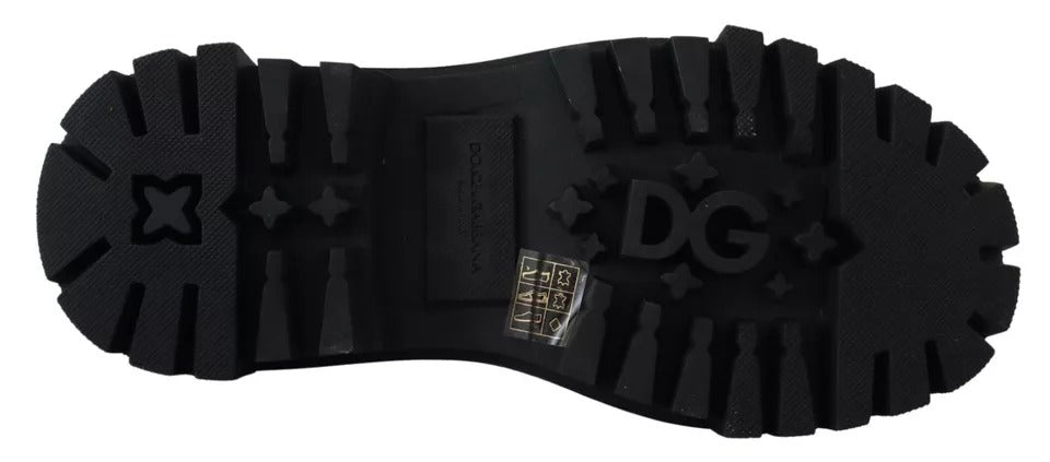 Chaussures Derby de trekking en cuir noir Dolce & Gabbana avec embellissements, semelle robuste et design élégant.