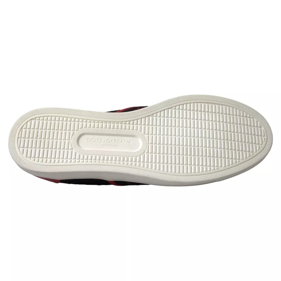 Chaussures sneakers basses Dolce & Gabbana noires et rouges en dentelle, slip-on élégantes et modernes.