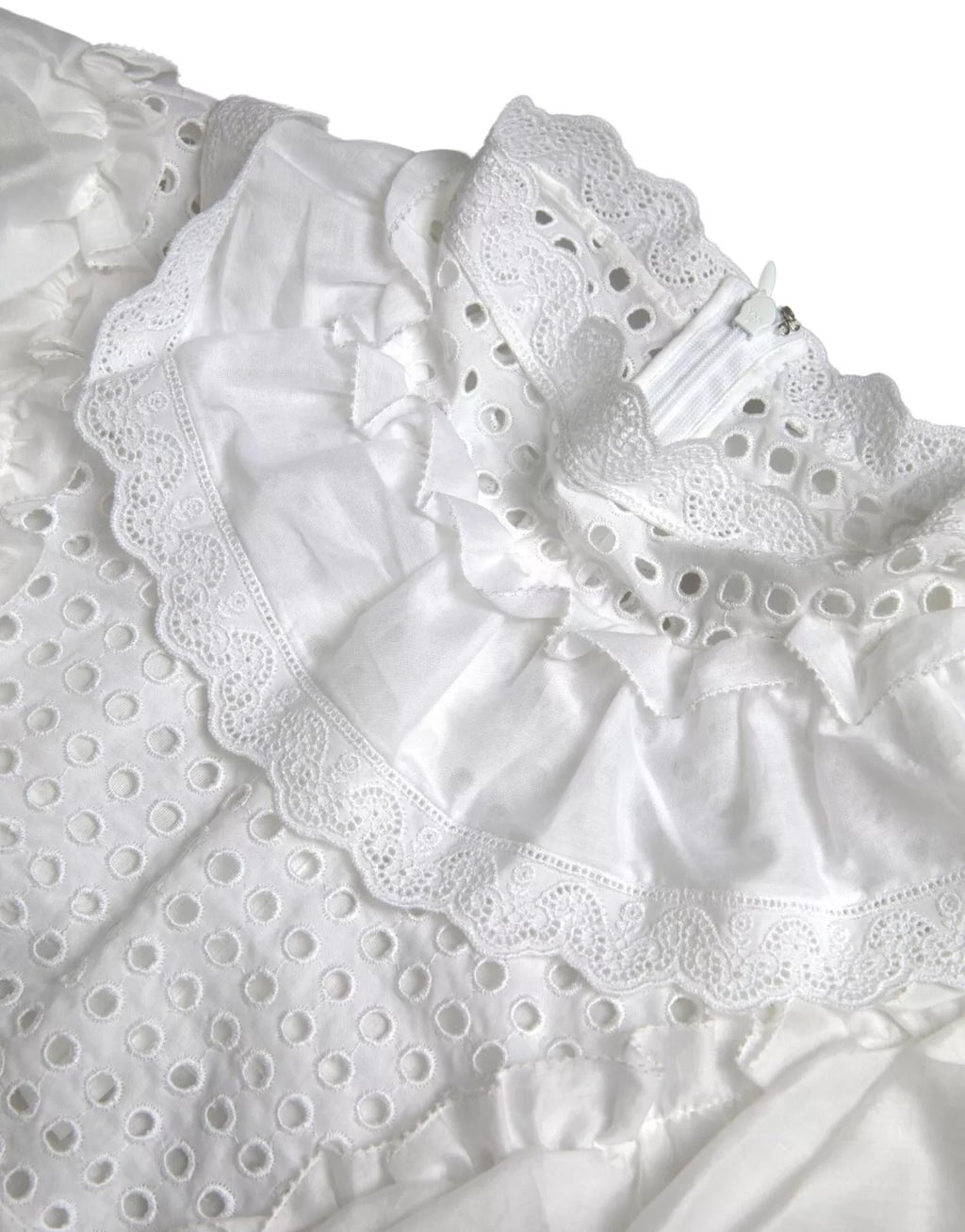 Chemise blanche en coton Dolce & Gabbana avec bordure en dentelle et col roulé, élégante et raffinée.