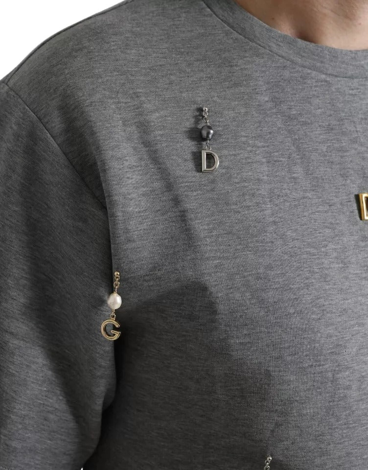 T-shirt gris en coton Dolce & Gabbana avec embellissements, col rond, style décontracté et détails sophistiqués.