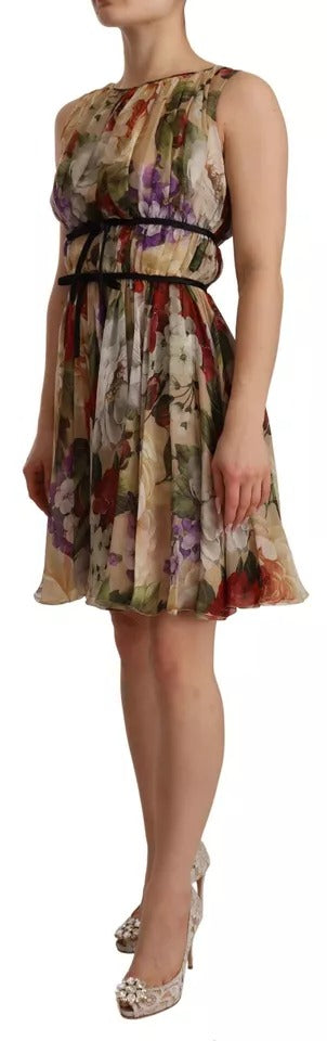 Robe courte sans manches Dolce & Gabbana beige à fleurs, col rond, style élégant et féminin, idéale pour l'été.