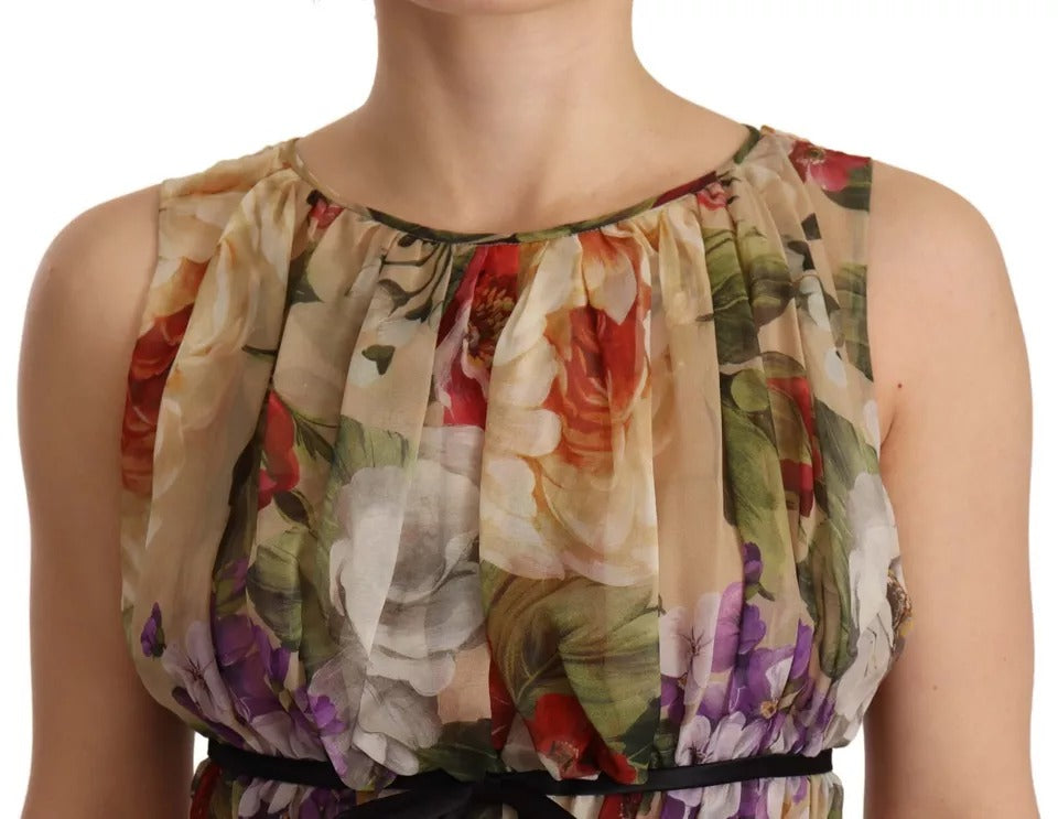 Robe courte beige sans manches Dolce & Gabbana à fleurs, col rond et style élégant, visible sur l'image.