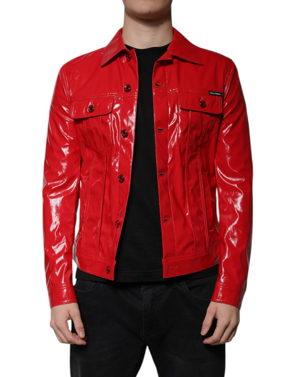 Veste rouge en polyester Dolce & Gabbana avec col à boutons et fermeture frontale, vue de face.