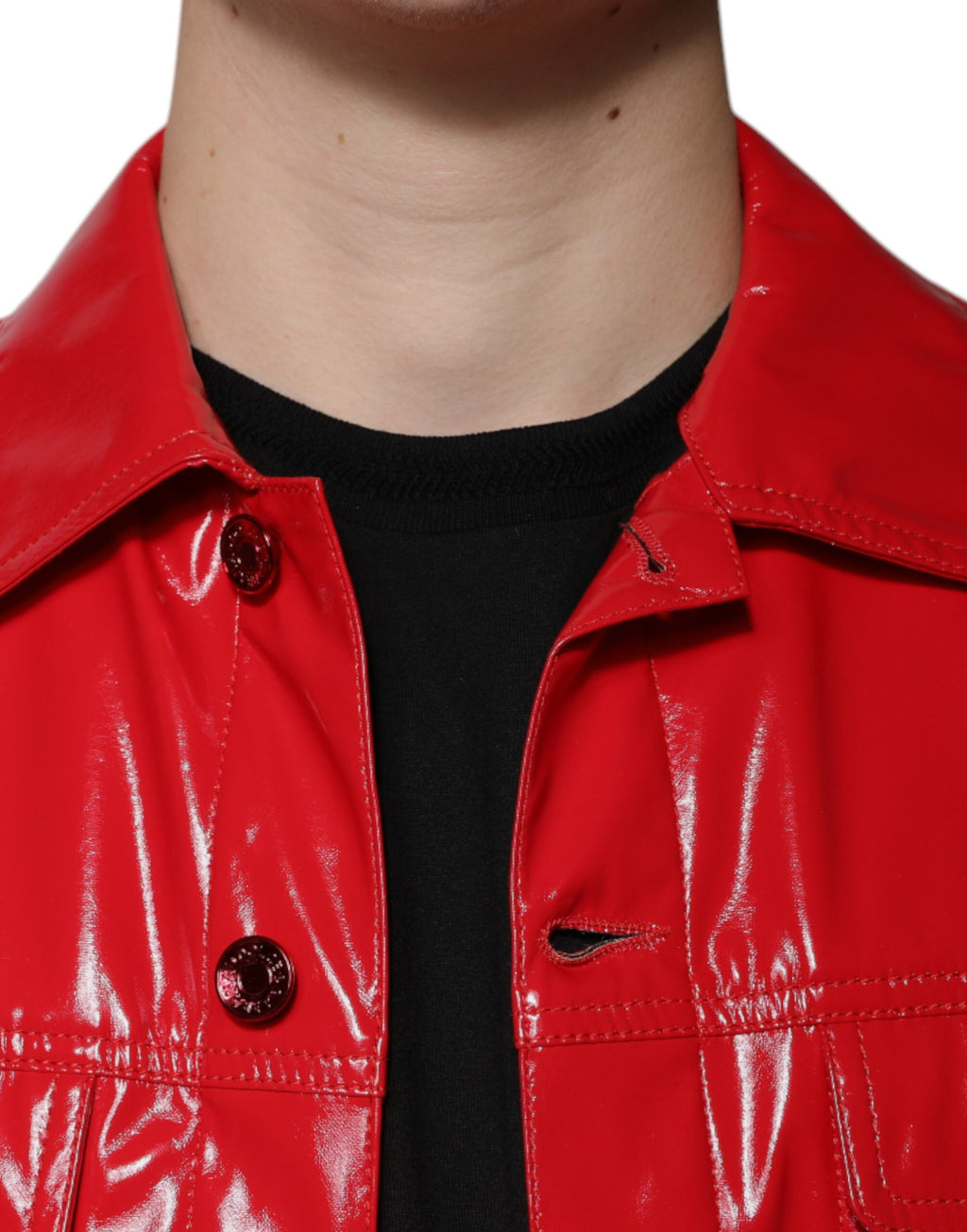 Veste en polyester rouge Dolce & Gabbana à boutons, col classique, style élégant et sophistiqué pour femme.