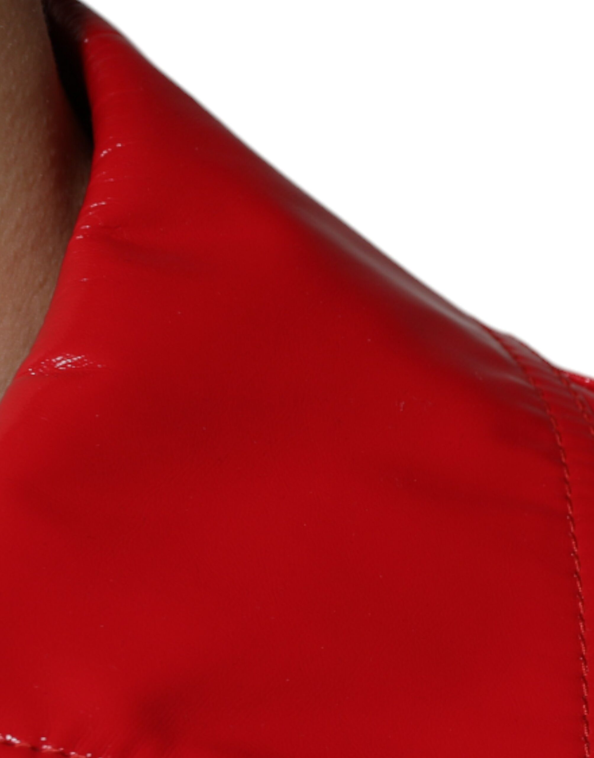 Veste en polyester rouge à boutons et col, Dolce & Gabbana, style élégant et moderne, vue de face.