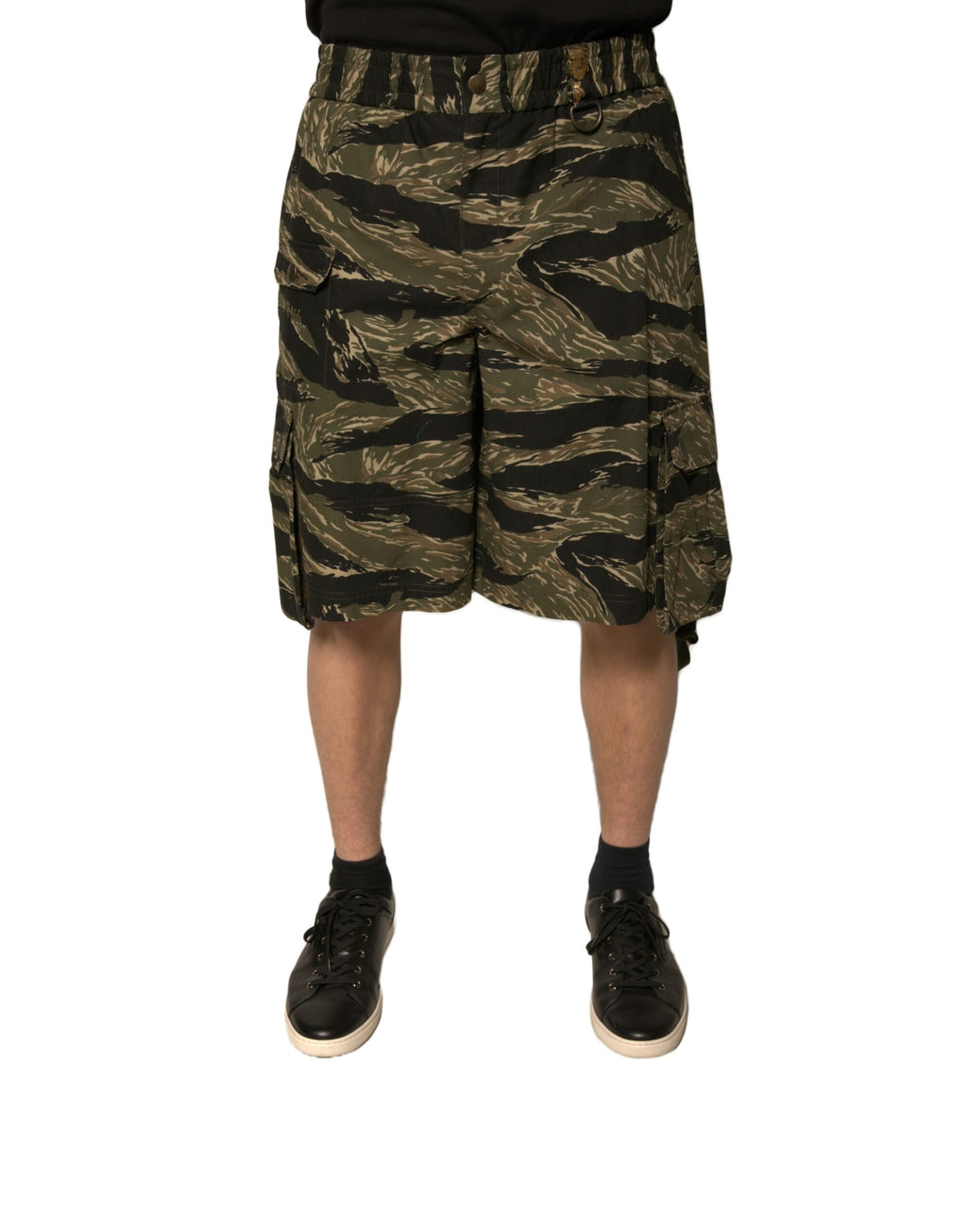 Shorts bermuda en coton noir et or avec motif Dolce & Gabbana, style élégant et tendance pour homme.