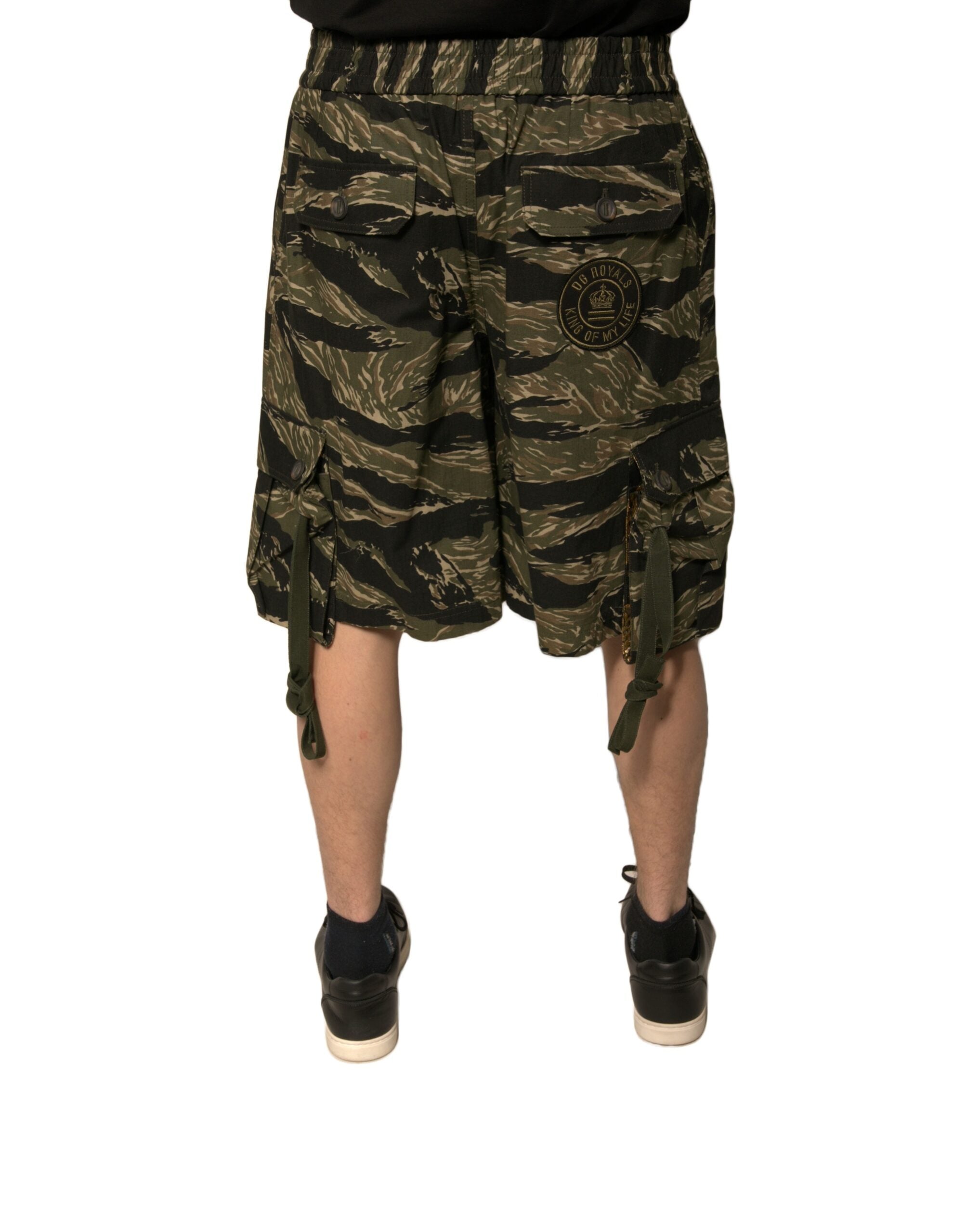 Shorts bermuda en coton noir avec motif doré de Dolce & Gabbana, style élégant et tendance.