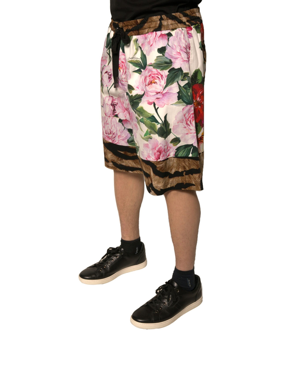 Shorts bermuda pour homme Dolce & Gabbana en coton à fleurs multicolores, avec motif floral vibrant et coupe décontractée.