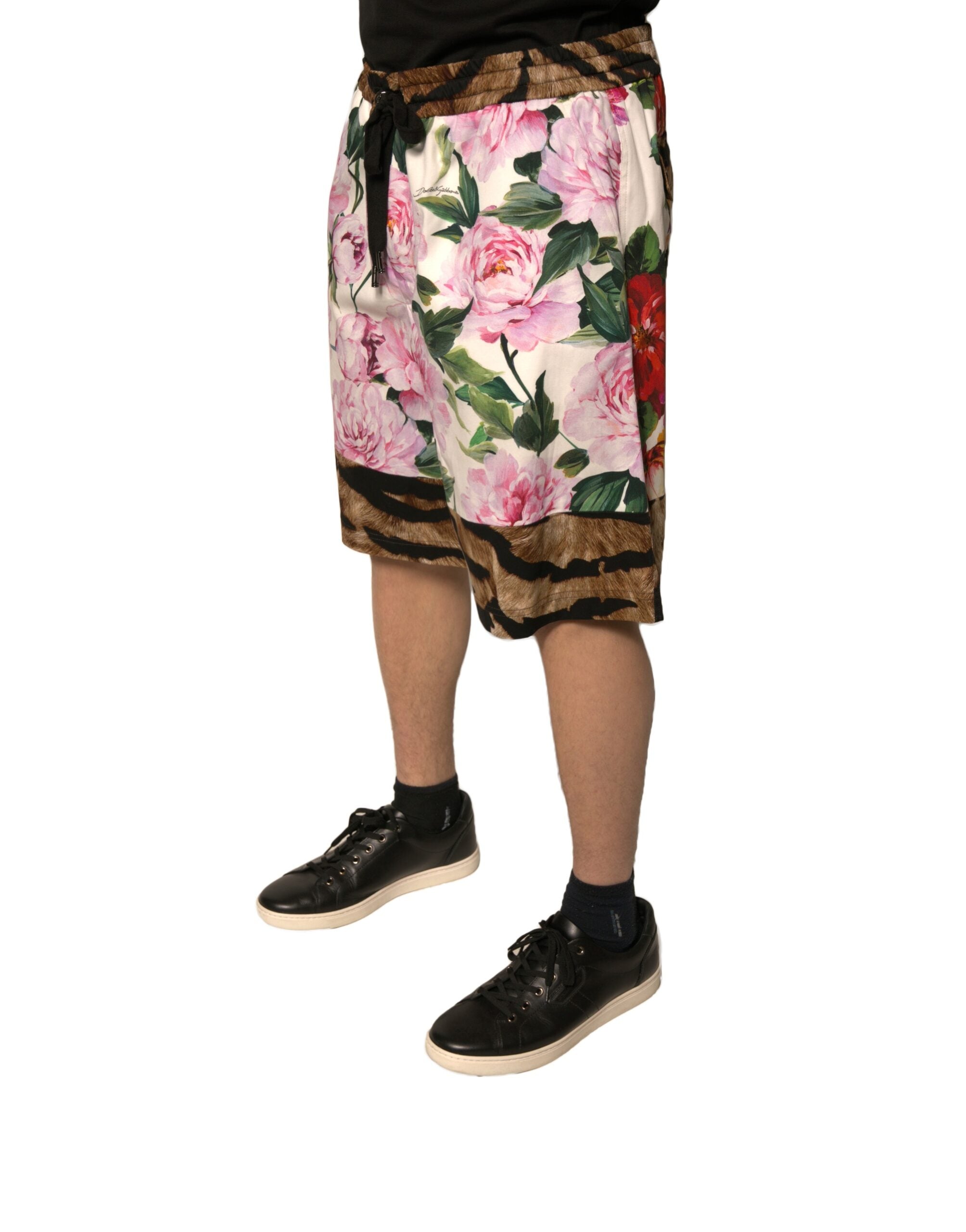 Shorts bermuda pour homme Dolce & Gabbana en coton à fleurs multicolores, avec motif floral vibrant et coupe décontractée.