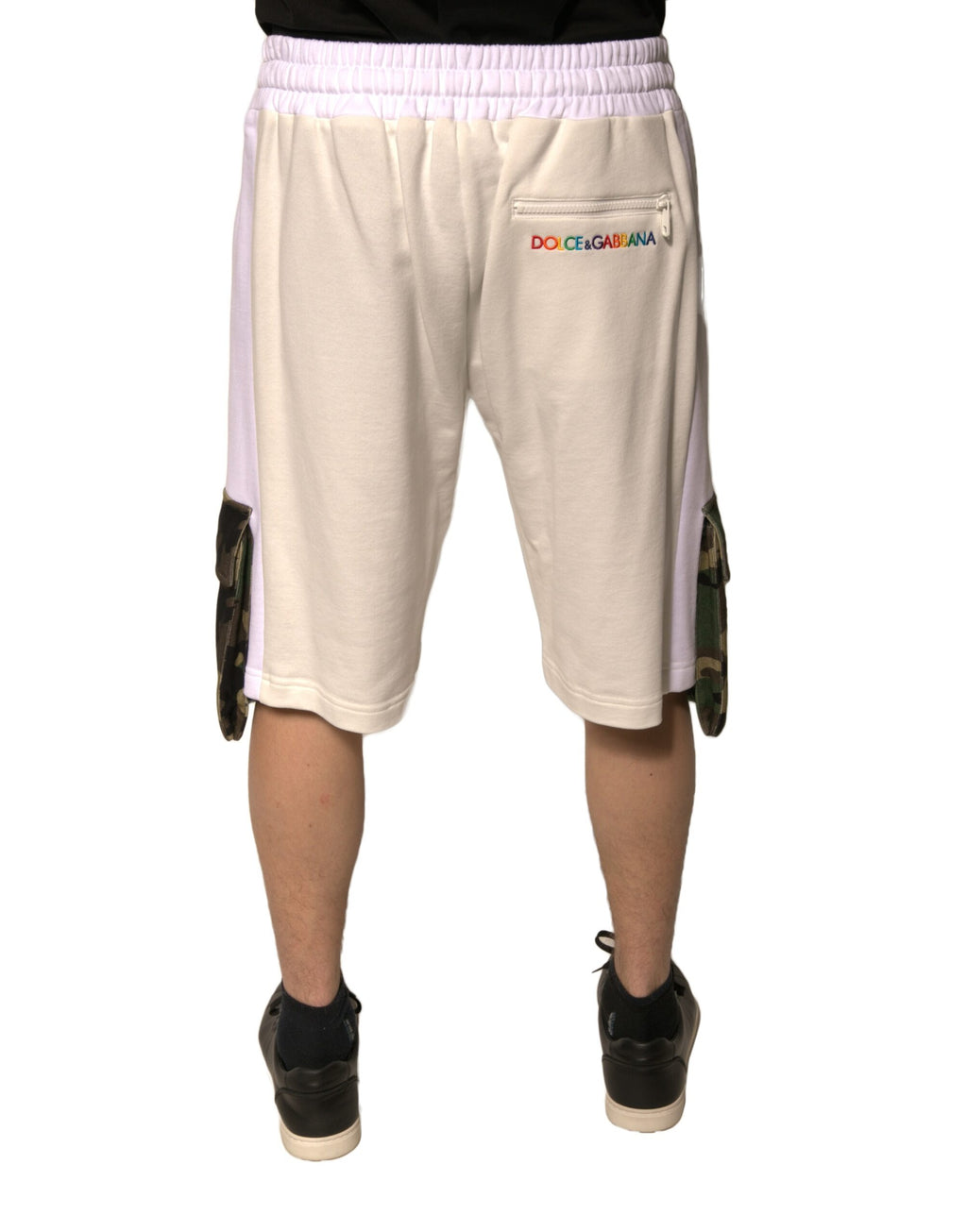 Shorts cargo beige en coton pour homme de Dolce & Gabbana, style décontracté et confortable, visible sur l'image.