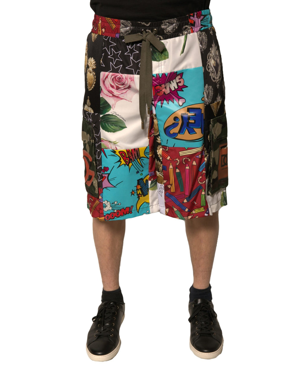 Shorts cargo Bermuda multicolores Dolce & Gabbana avec patchwork, tissu léger et détails colorés.