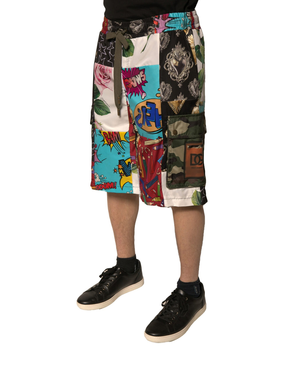 Shorts cargo multicolores Dolce & Gabbana avec patchwork, bermuda décontracté et tendance, en tissu léger et coloré.