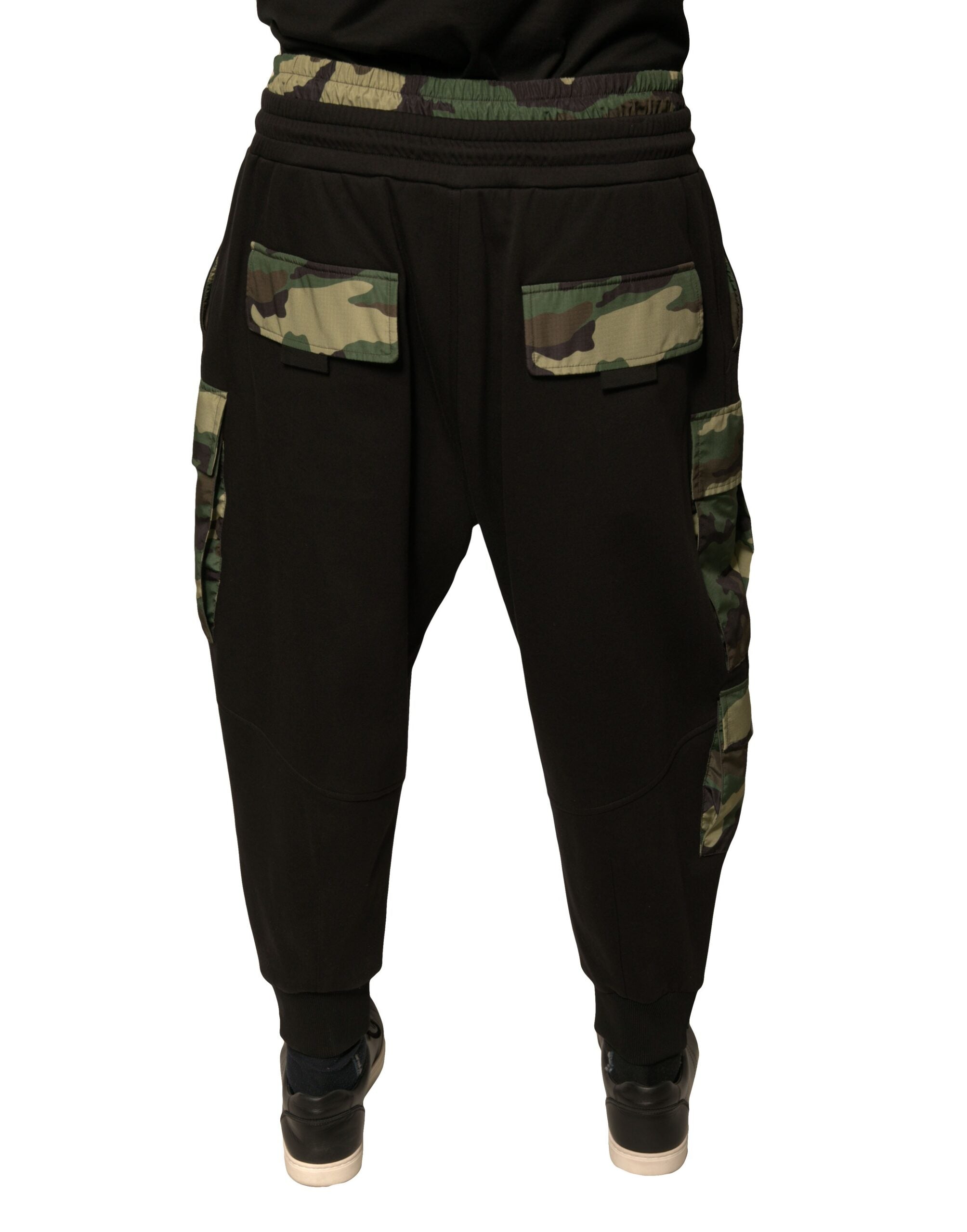 Pantalons cargo jogger en coton noir camouflage de Dolce & Gabbana, coupe décontractée et style urbain tendance.