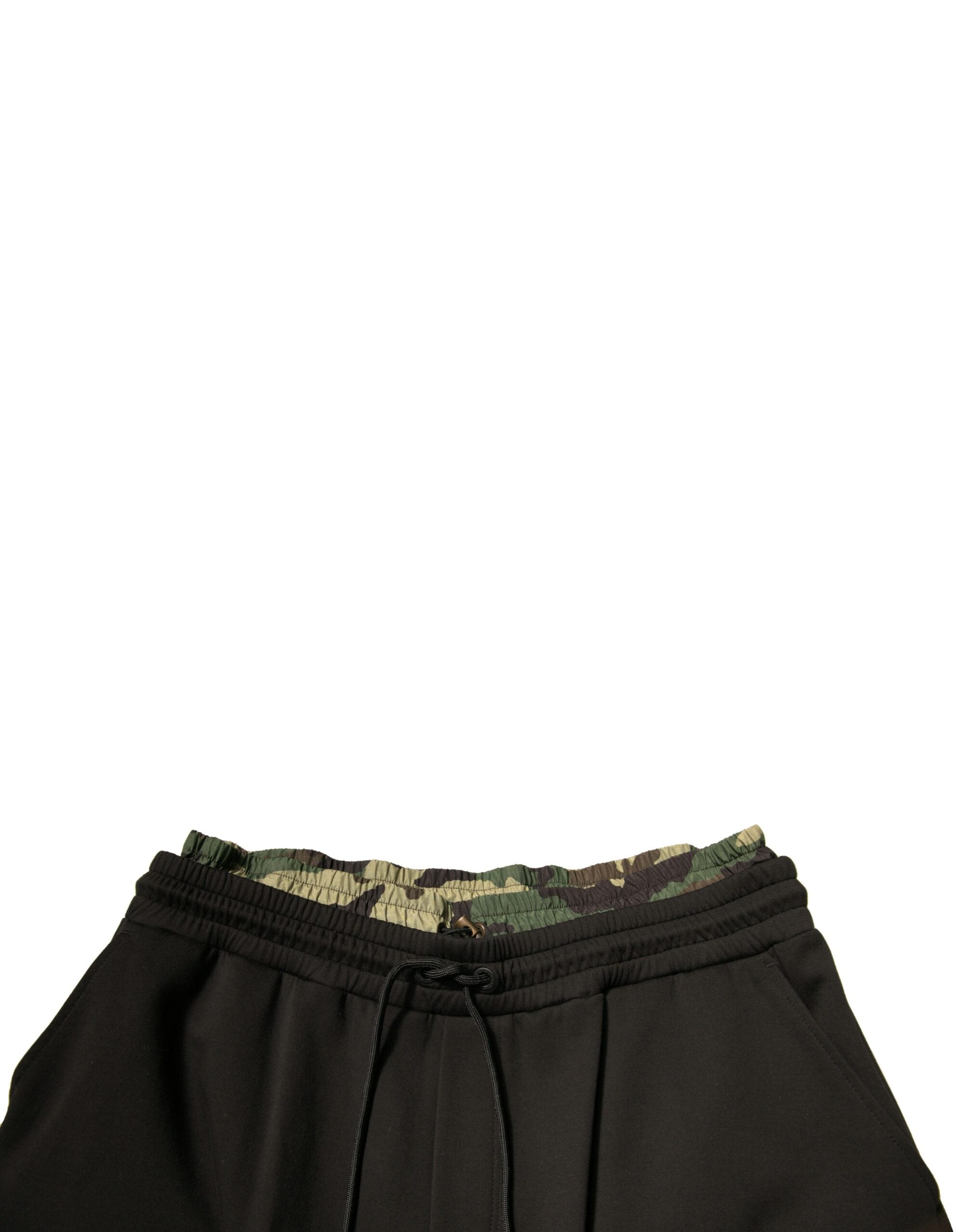 Pantalons joggers cargo en coton camouflage noir de Dolce & Gabbana, style décontracté et tendance.