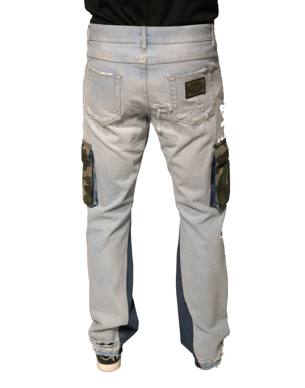 Jeans droits en denim coton Light Blue de Dolce & Gabbana, style cargo, visible avec poches et détails modernes.