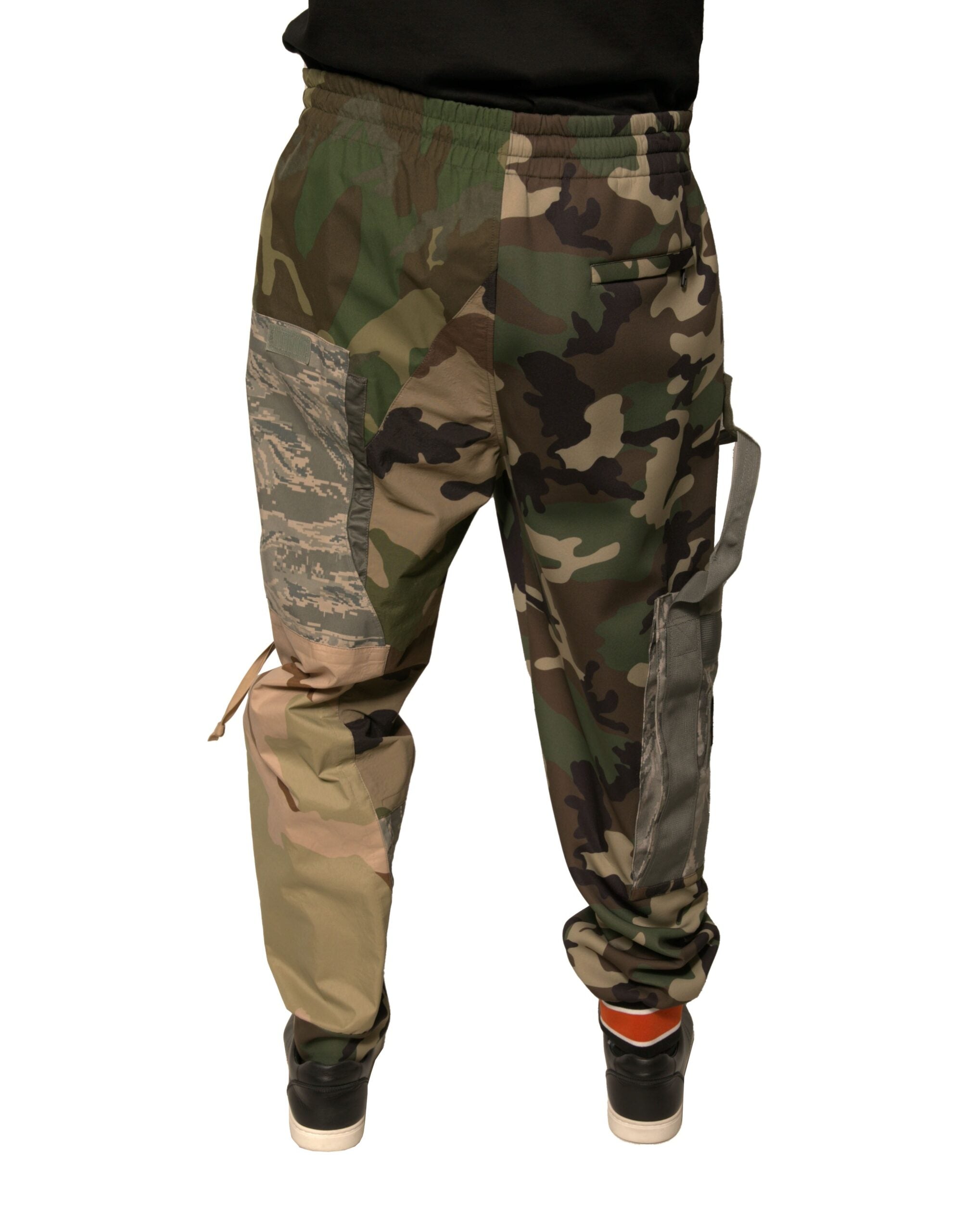 Pantalon jogger Dolce & Gabbana multicolore camouflage en coton, style décontracté, avec ceinture élastique et poches latérales.