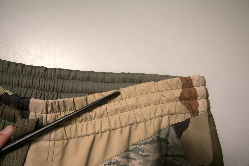 Pantalon jogging Dolce & Gabbana camouflage multicolore, sweatpants décontractées avec motif urbain et ceinture élastique.