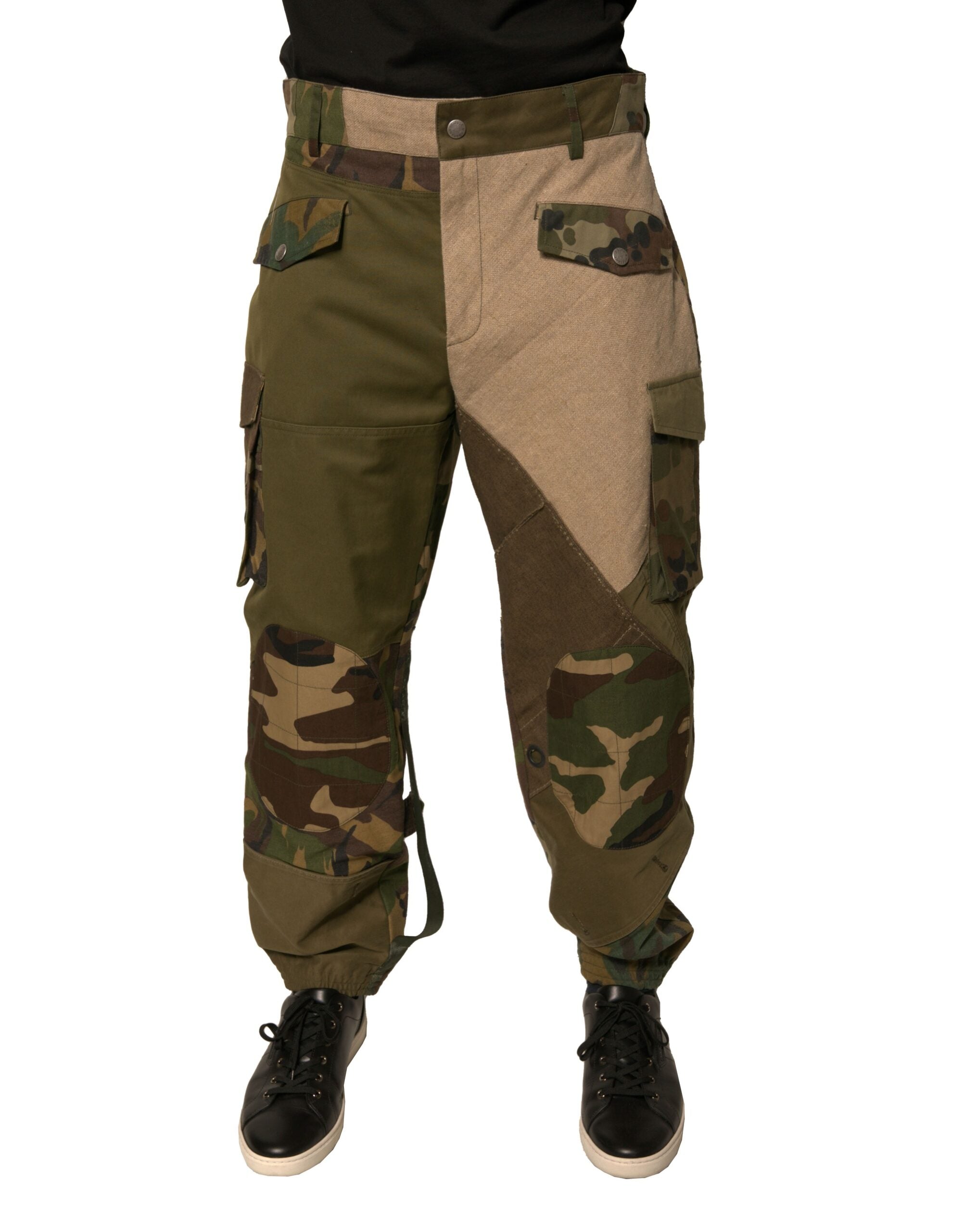 Pantalon cargo Dolce & Gabbana multicolore à patchwork, style décontracté avec plusieurs poches et détails colorés.