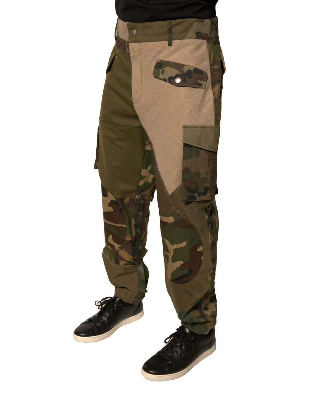 Pantalon cargo multicolore Dolce & Gabbana avec patchwork et détails de vol, mode urbaine et élégante.