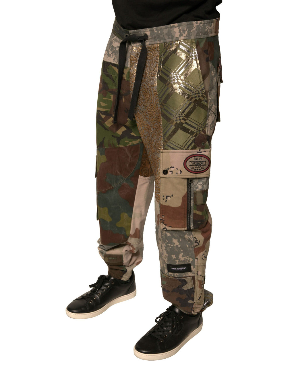 Pantalon jogger homme Dolce & Gabbana à patchwork multicolore, style décontracté avec motifs variés.