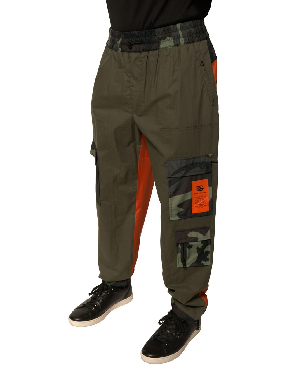 Pantalons cargo jogger camouflage multicolores Dolce & Gabbana, style décontracté avec poches latérales et ceinture élastique.