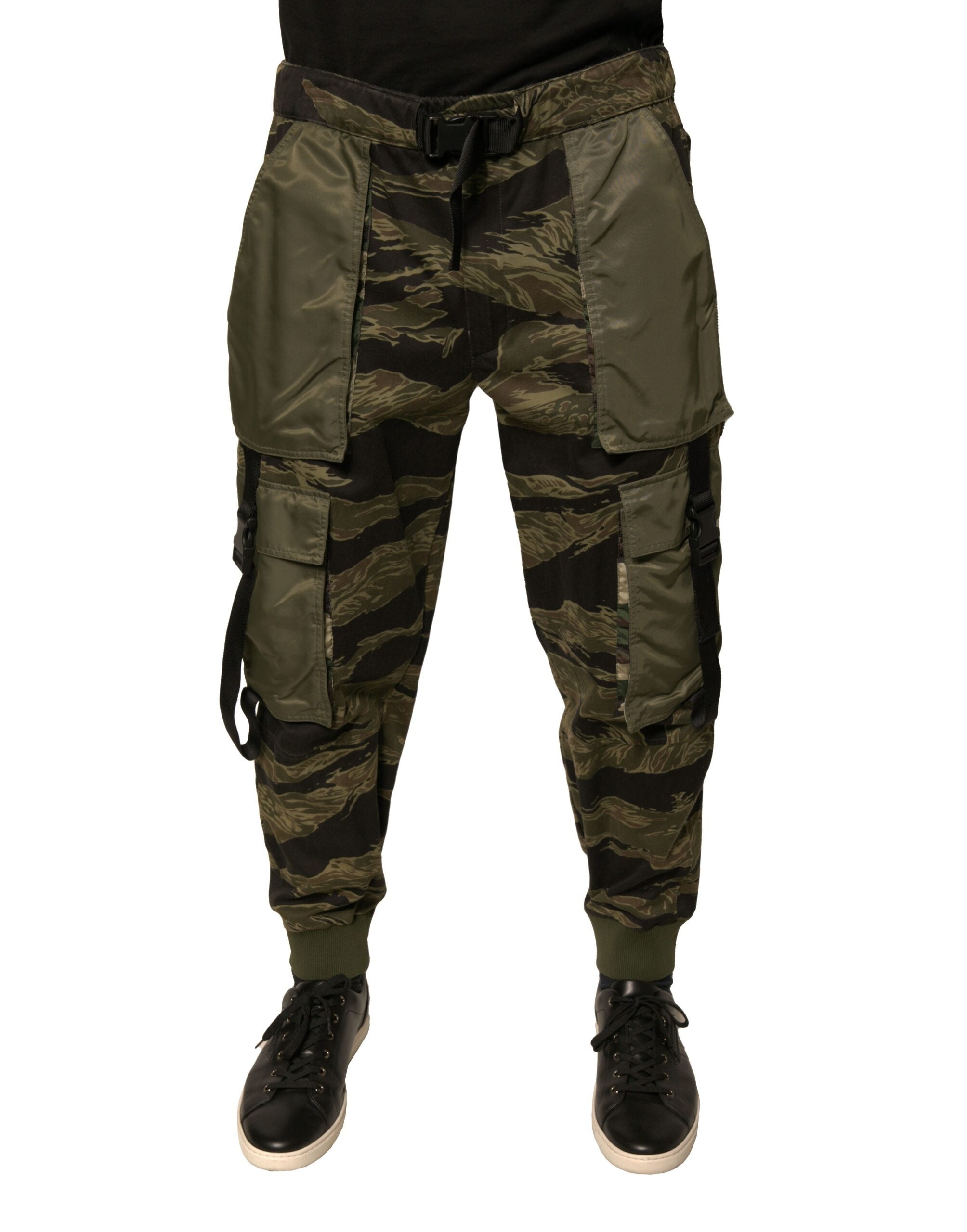 Pantalons cargo jogger en coton vert Dolce & Gabbana, style décontracté avec poches latérales et taille élastique.
