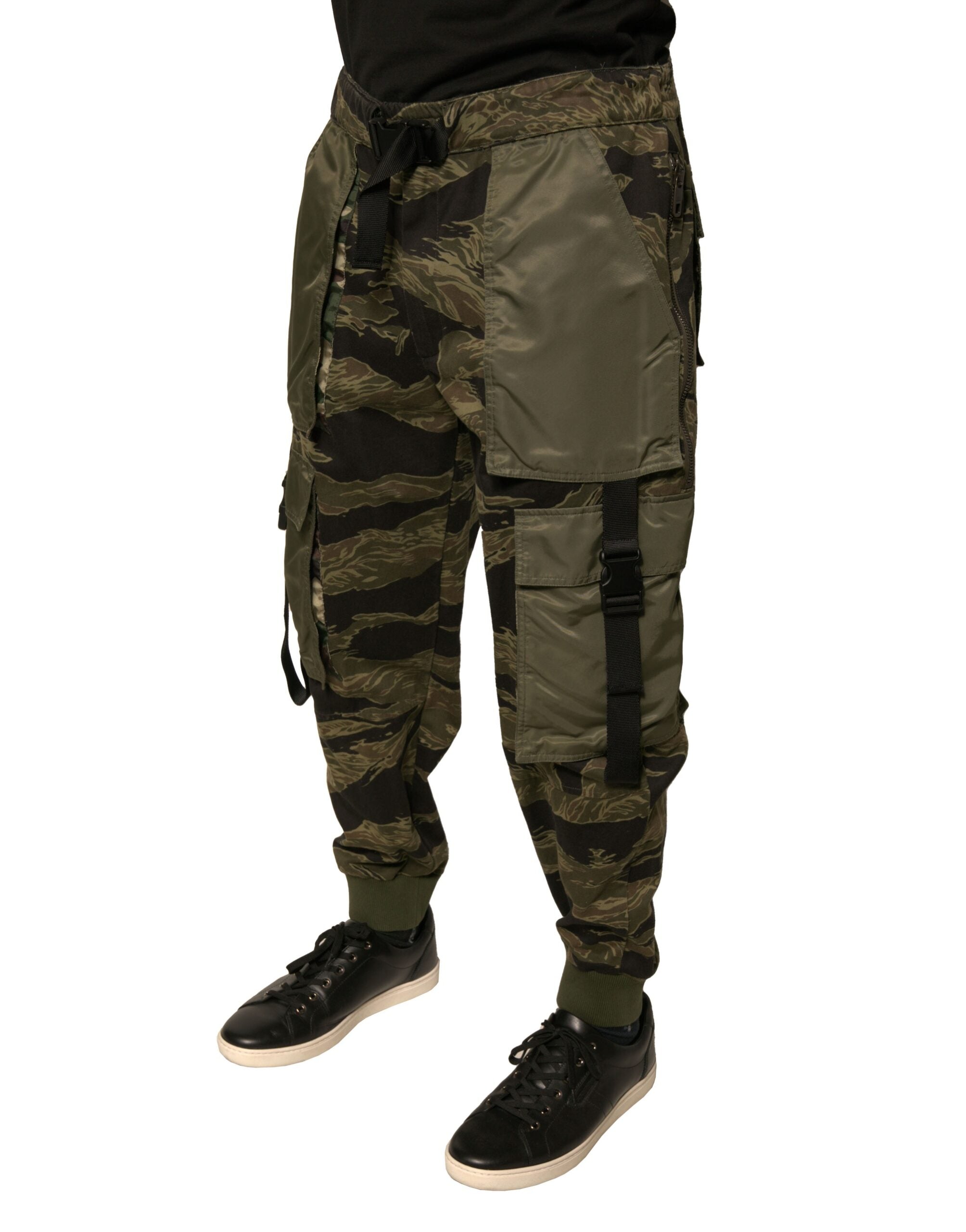 Pantalons cargo joggers en coton vert de Dolce & Gabbana, style décontracté avec poches et ceinture élastique.