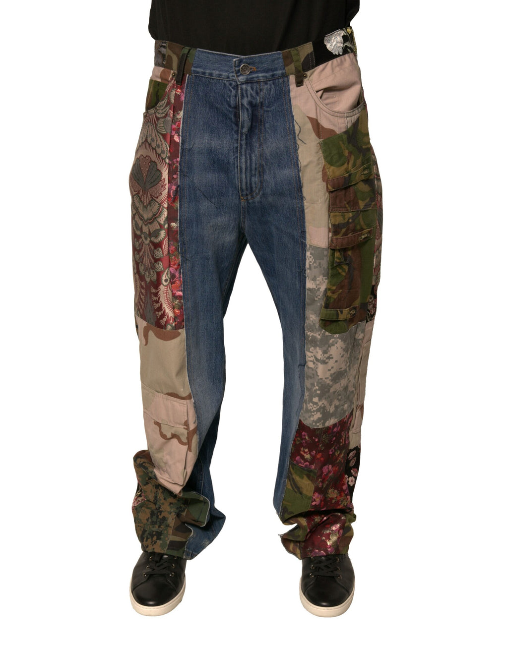 Jeans en denim droit Dolce & Gabbana à patchwork bleu, en coton, visible avec détails de couture colorée.