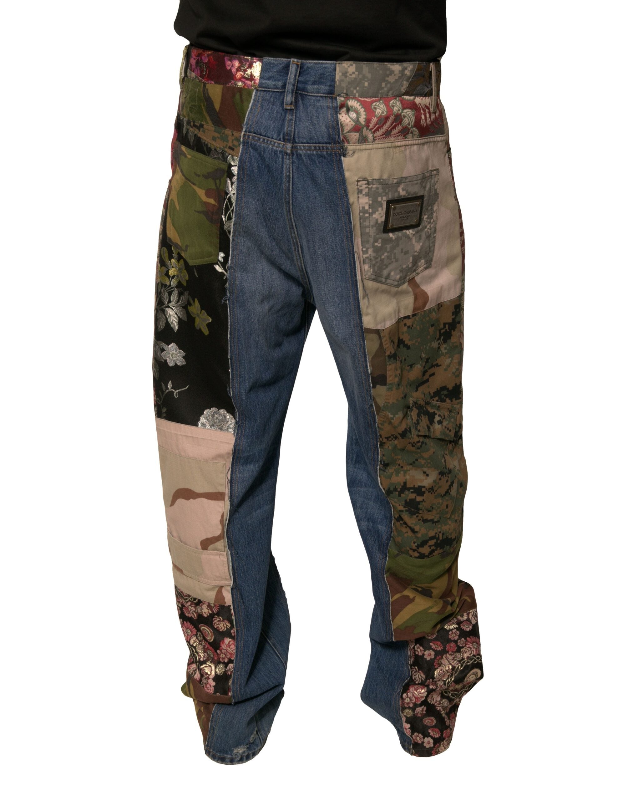 Jeans en denim droit Dolce & Gabbana à patchwork en coton bleu, style décontracté et tendance, visible en gros plan.