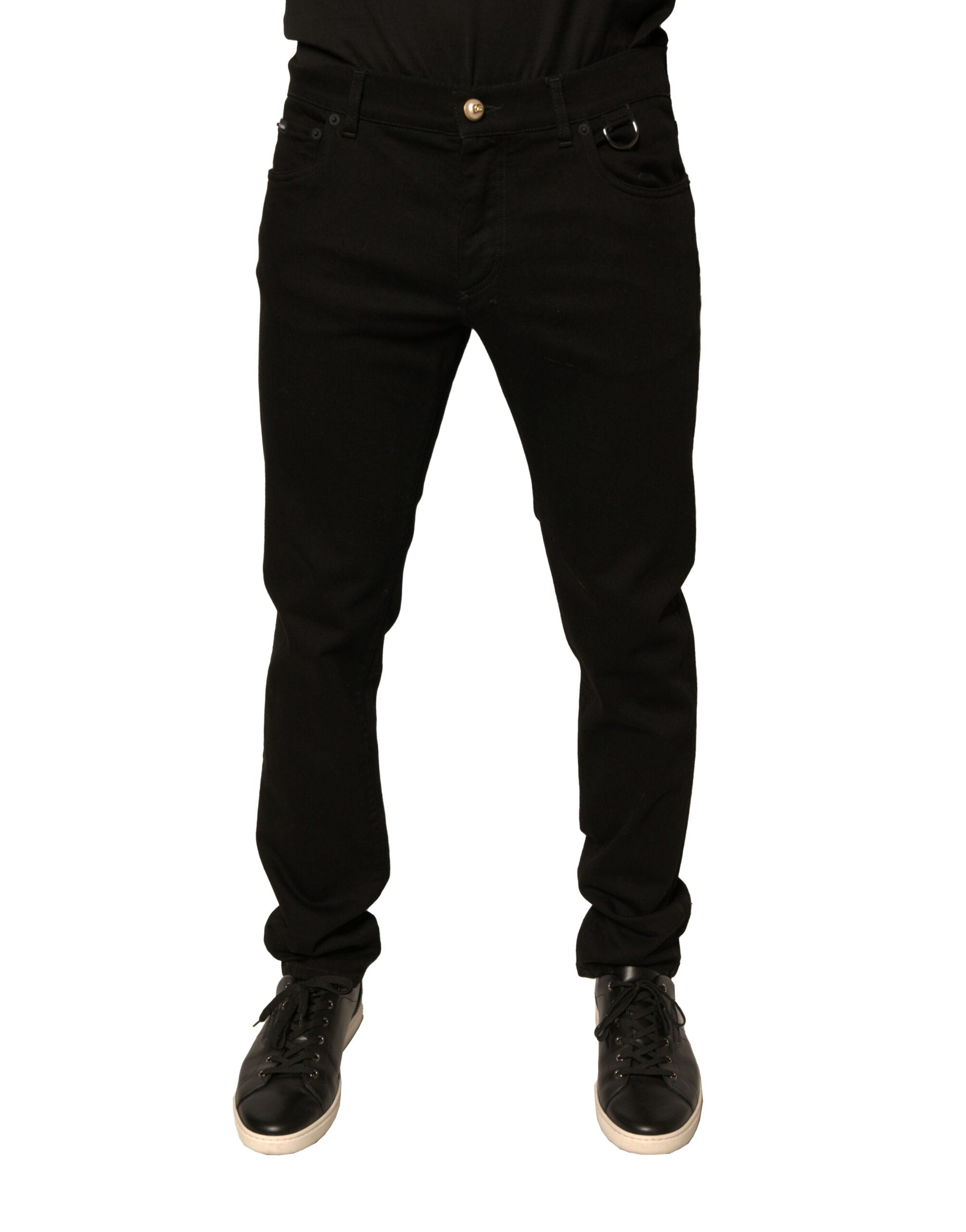 Jean skinny en denim noir Dolce & Gabbana avec logo en coton stretch, ajusté et élégant, visible en détail sur l'image.