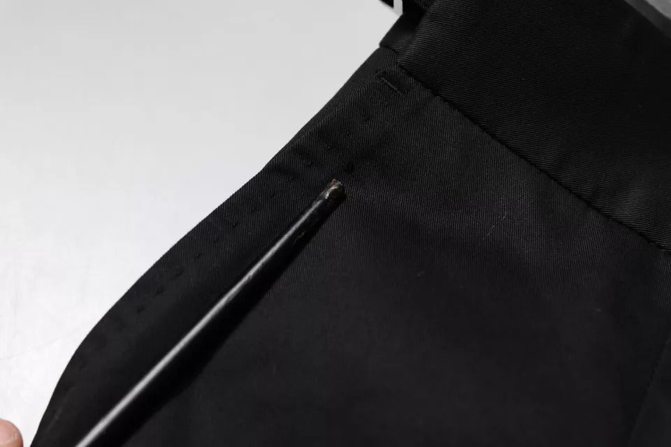 Pantalon de costume noir en coton de coupe tapered par Dolce & Gabbana, style élégant et sophistiqué pour homme.