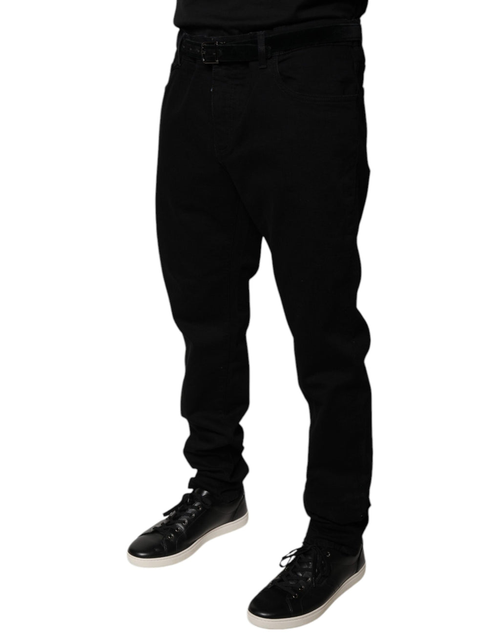 Jeans skinny en denim noir Dolce & Gabbana avec logo en coton stretch, visibles sur l'image.