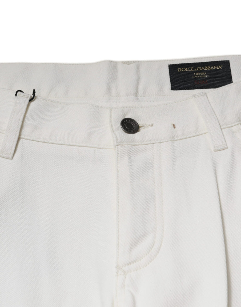 Jeans skinny en coton blanc de Dolce & Gabbana, denim ajusté, visible sur le mannequin avec détails de couture.