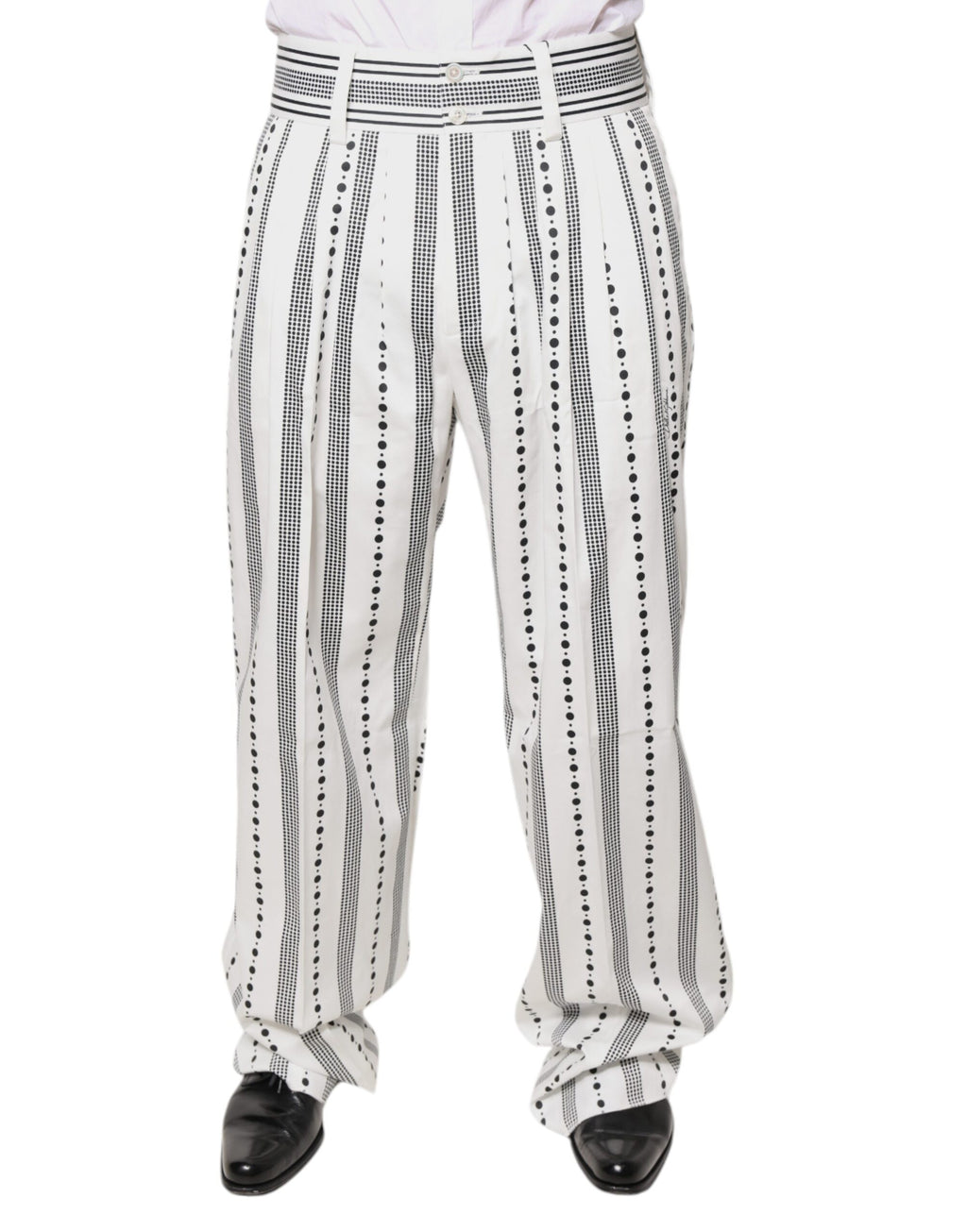 Pantalon blanc droit Dolce & Gabbana pour homme, pantalon formel élégant en tissu léger, vue de face.