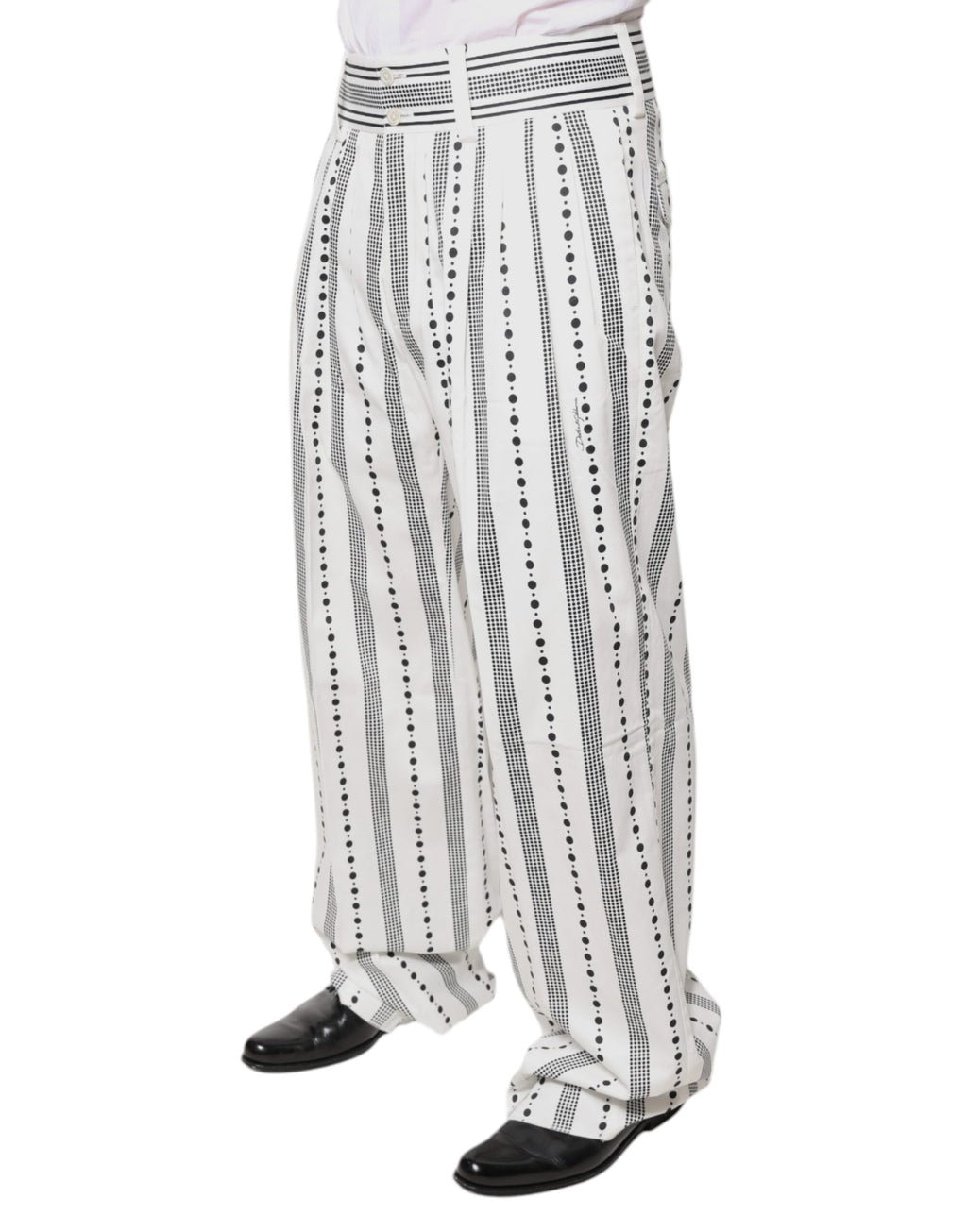 Pantalon droit blanc Dolce & Gabbana pour femme, pantalon formel élégant en tissu léger, vue frontale.
