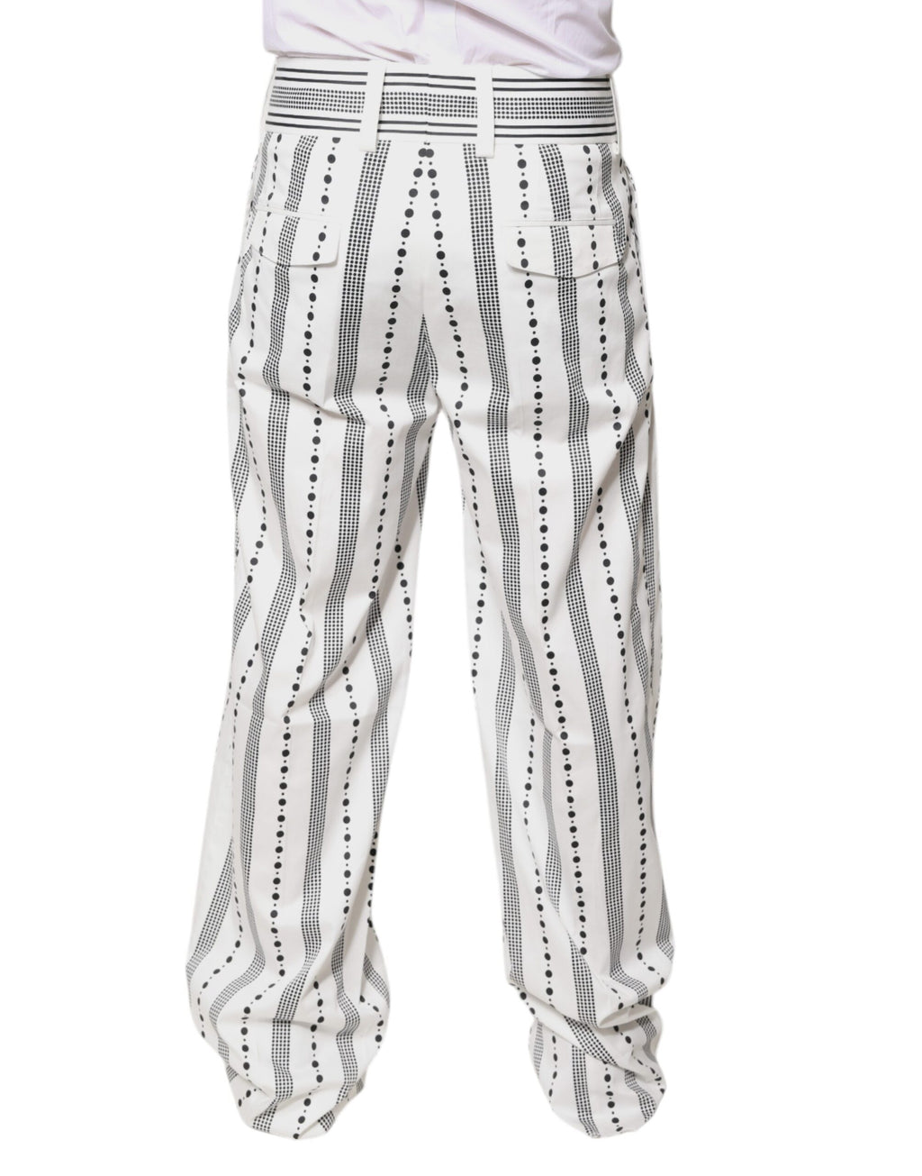 Pantalon de costume blanc Dolce & Gabbana, coupe droite formelle, tissu élégant et finition soignée visible sur l'image.
