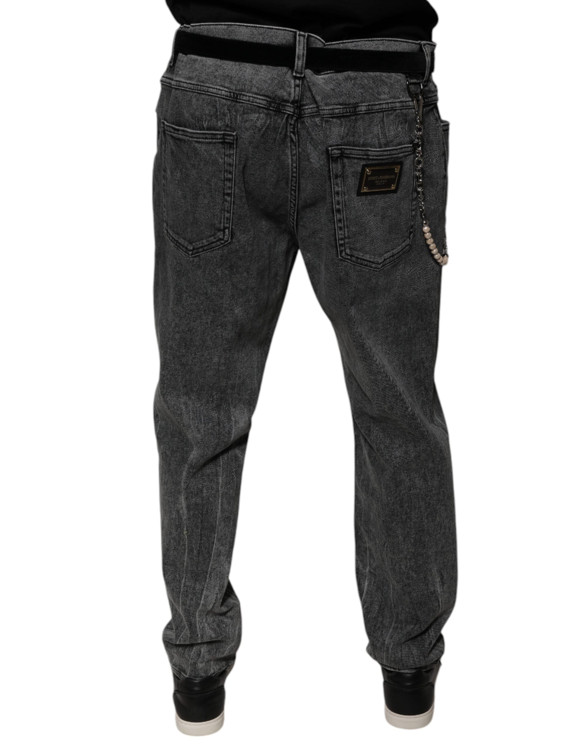 Jean slim en denim coton gris foncé de Dolce & Gabbana, coupe skinny, visible détails de couture et poches.