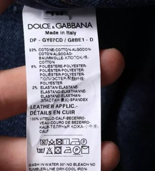 Jeans skinny en denim coton bleu foncé Dolce & Gabbana avec logo, visible avec une coupe ajustée et détails de couture.