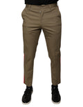 Pantalon homme Dolce & Gabbana marron logo décontracté, coupe tapered, en tissu confortable, visible en détail dans l'image.