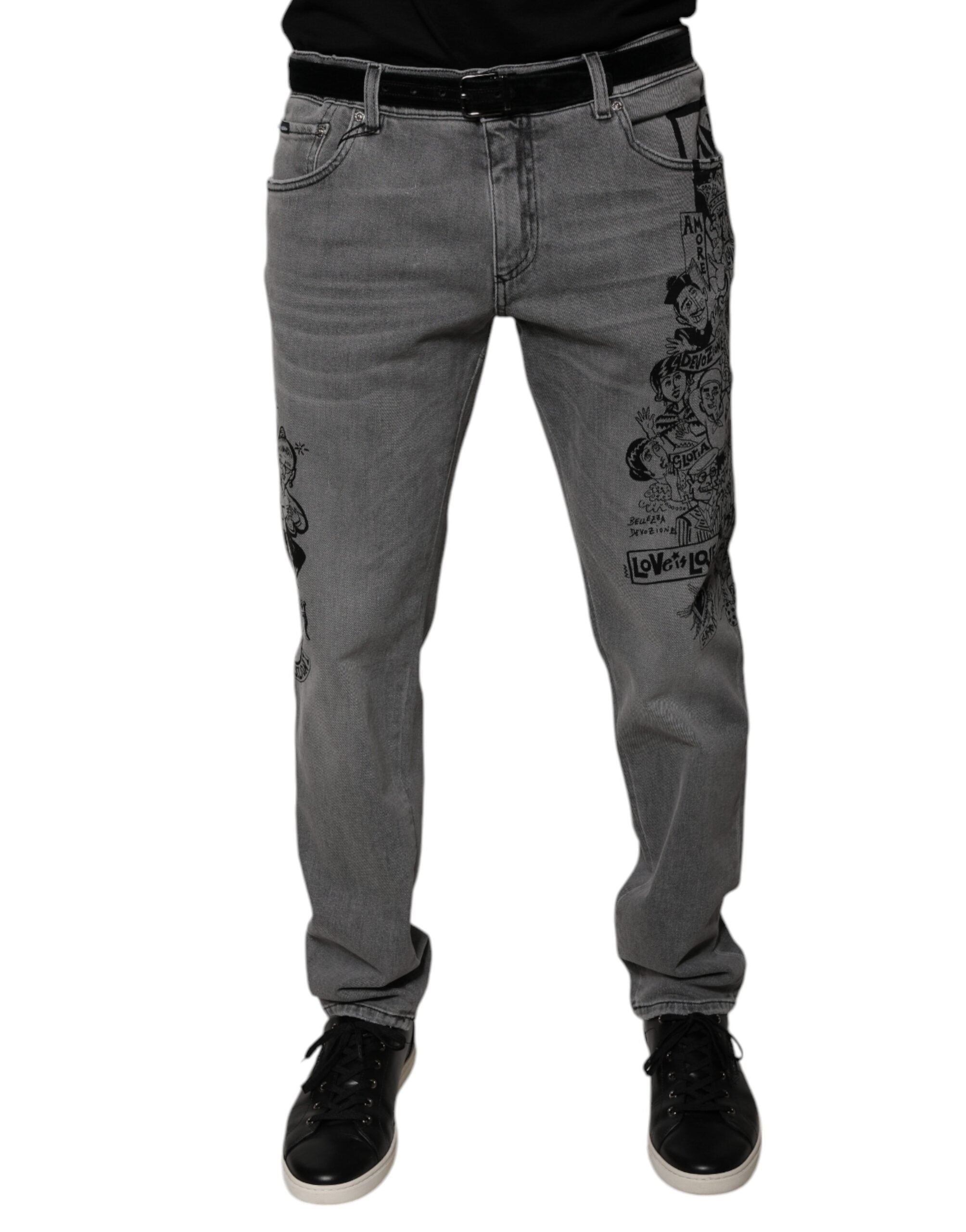 Jeans skinny en denim coton gris avec impression graphique Dolce & Gabbana, visible avec détails de design moderne.