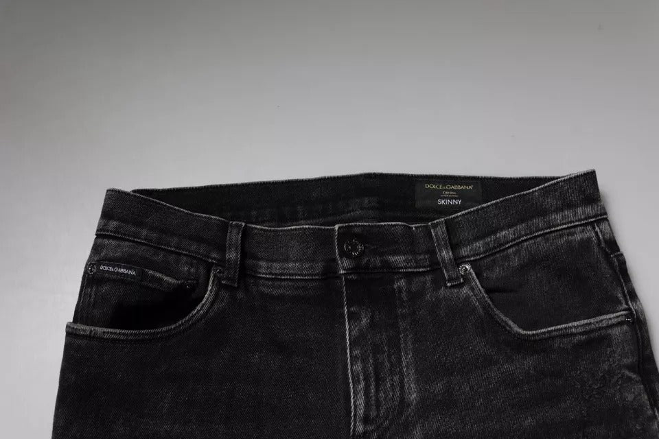Jeans homme Dolce & Gabbana en coton stretch noir, coupe skinny, denim élégant avec détails modernes.
