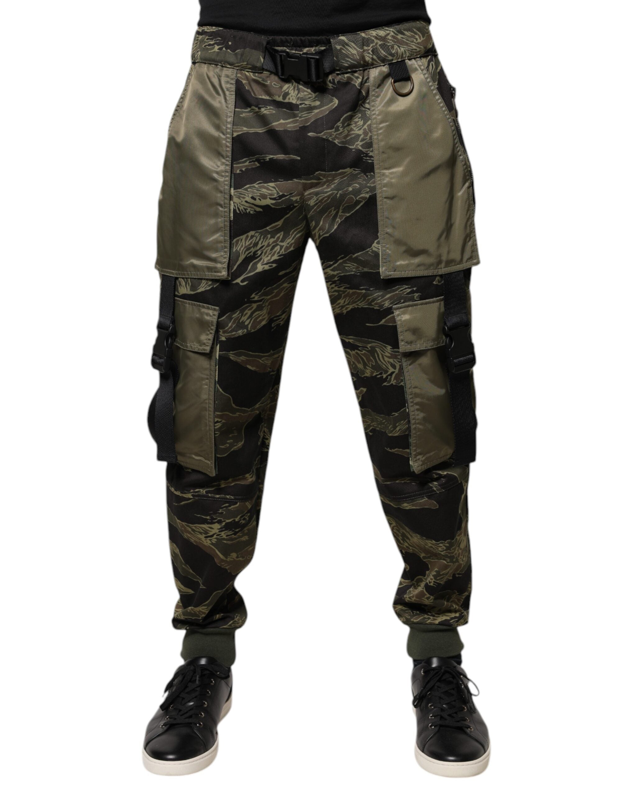 Pantalons joggers cargo en coton vert de Dolce & Gabbana, style décontracté avec poches latérales et design moderne.