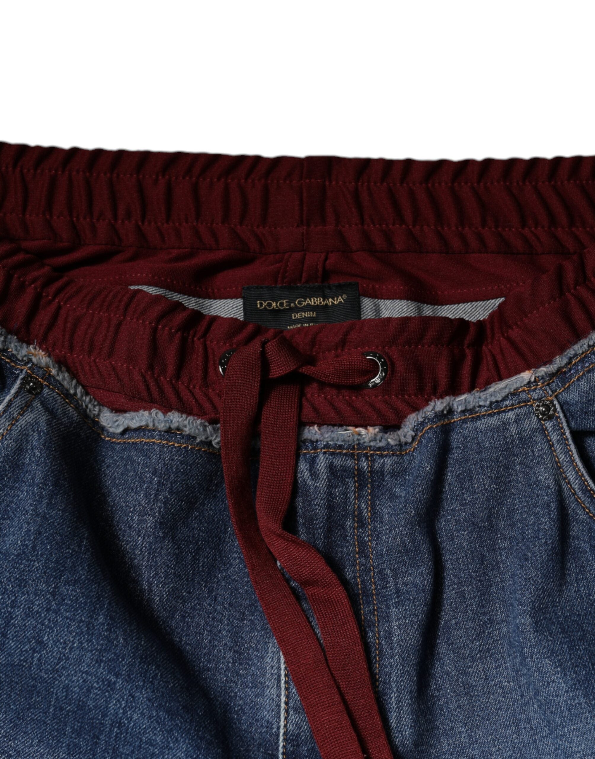 Jeans droits en coton stretch bleu Dolce & Gabbana, denim élégant, visible couture et coupe classique sur fond neutre.
