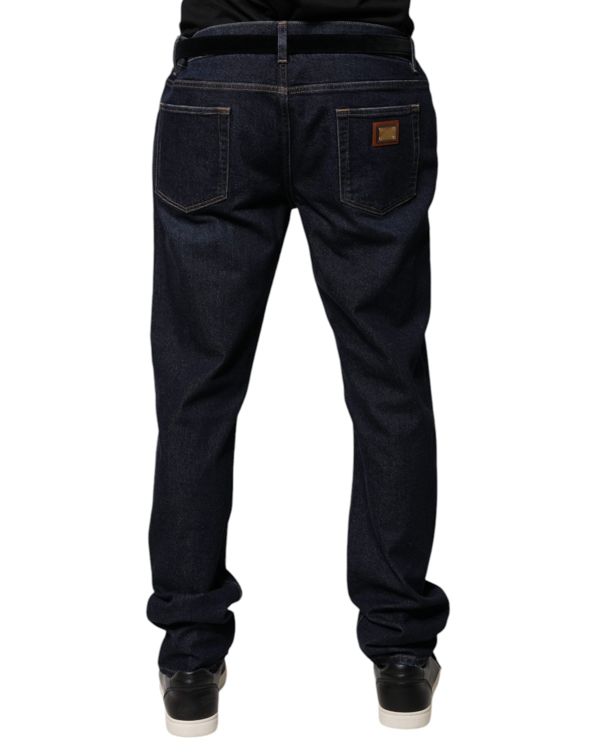 Jean skinny en denim coton bleu foncé de Dolce & Gabbana, ajusté et moderne, visible avec détails de couture.