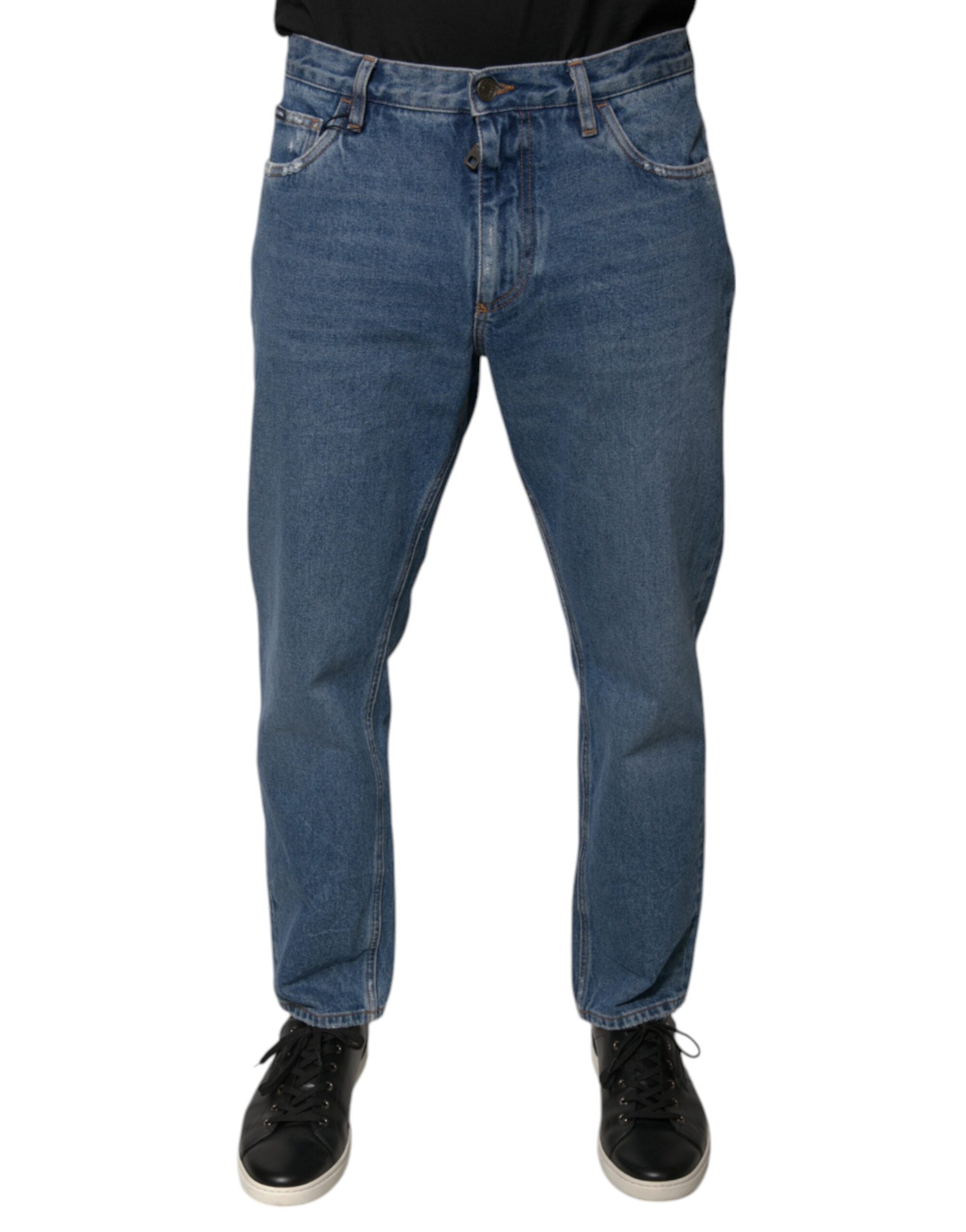 Jean décontracté en coton bleu Dolce & Gabbana pour homme avec logo, denim ample et stylé, visible dans l'image.