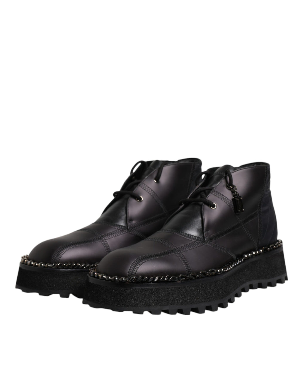 Chaussures bottines en cuir noir Dolce & Gabbana avec lacets, style élégant et sophistiqué, vue en gros plan.