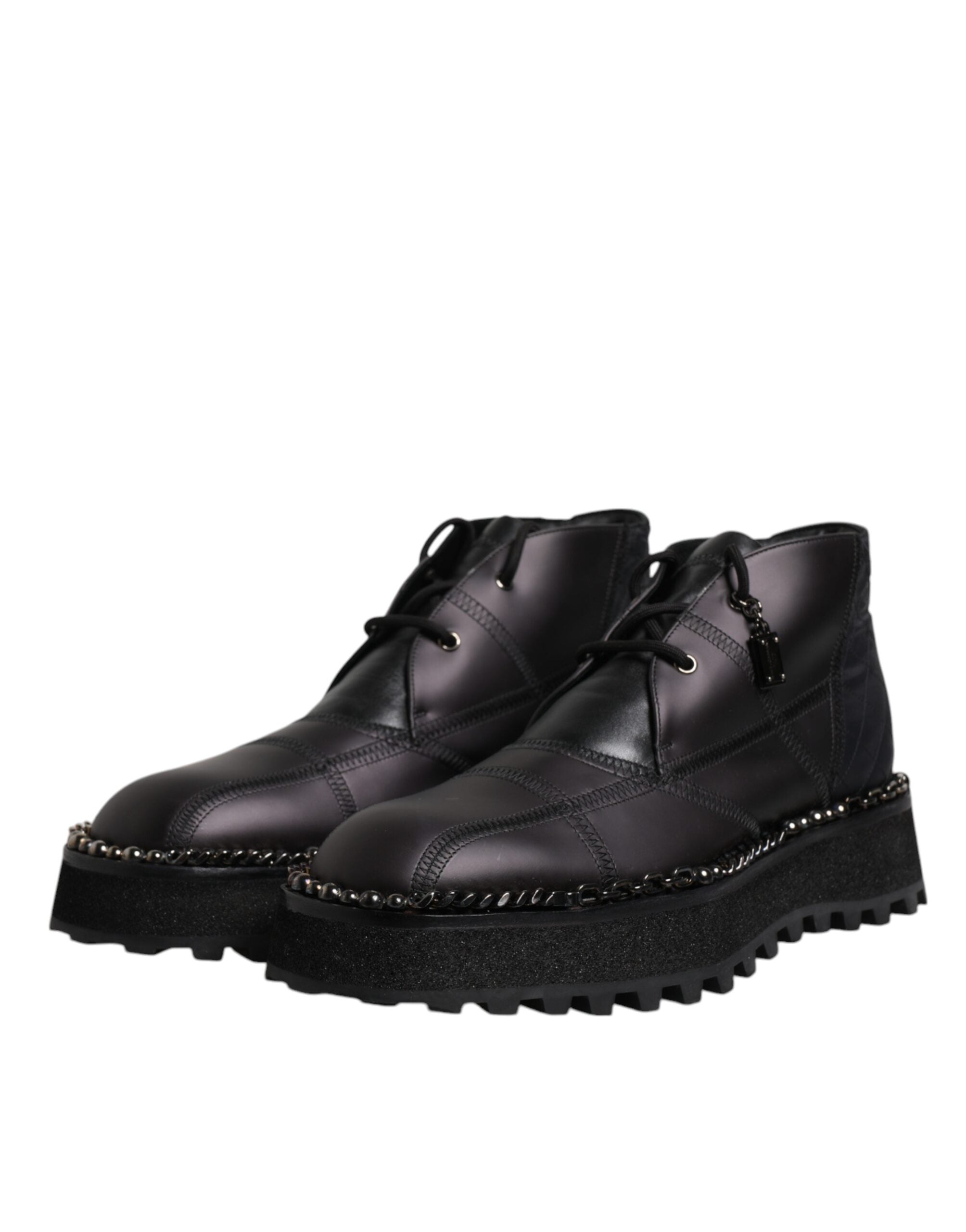 Chaussures bottines en cuir noir Dolce & Gabbana avec lacets, style élégant et sophistiqué, vue en gros plan.