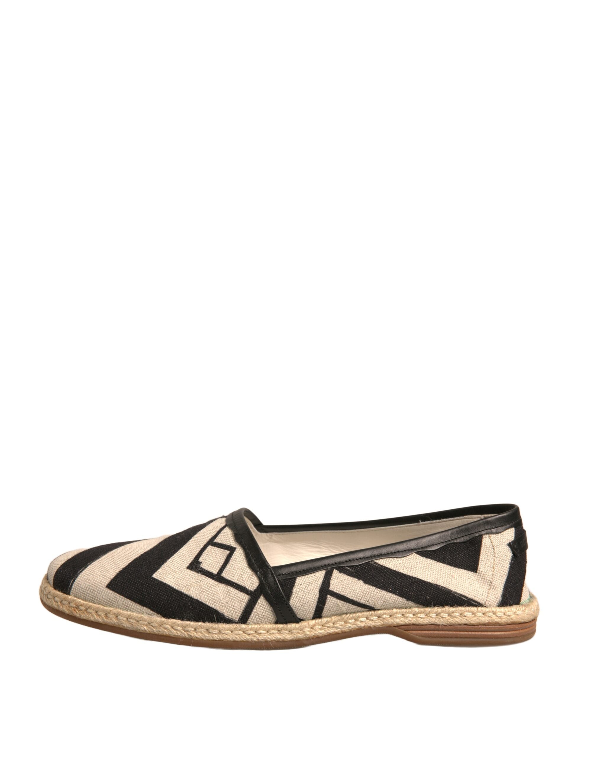 Chaussures espadrilles slip-on Dolce & Gabbana à rayures noires et blanches, élégantes et confortables.