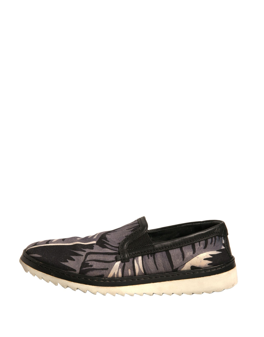 Chaussures slip-on Dolce & Gabbana en toile noire avec motif tropical, élégantes et confortables pour un style décontracté.