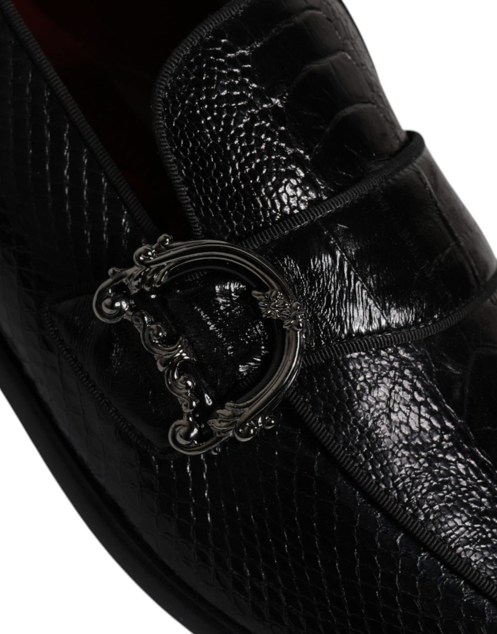 Mocassins noirs Dolce & Gabbana en cuir exotique avec logo DG, chaussures habillées élégantes et formelles.